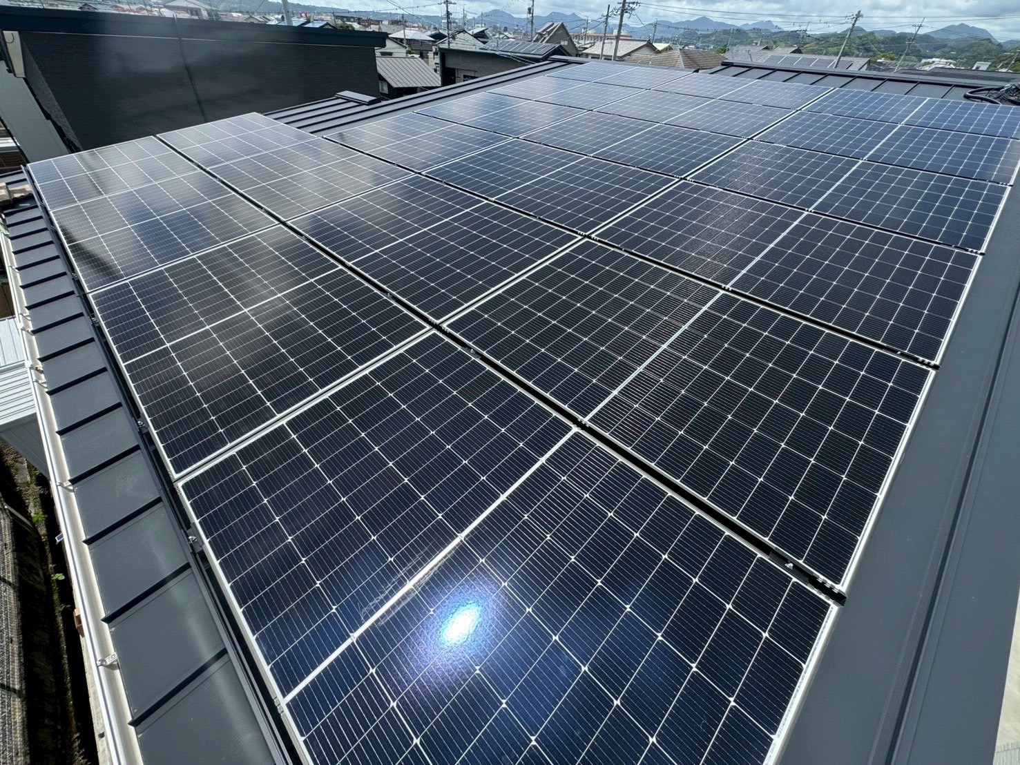 太陽光パネルを設置した住宅の外観